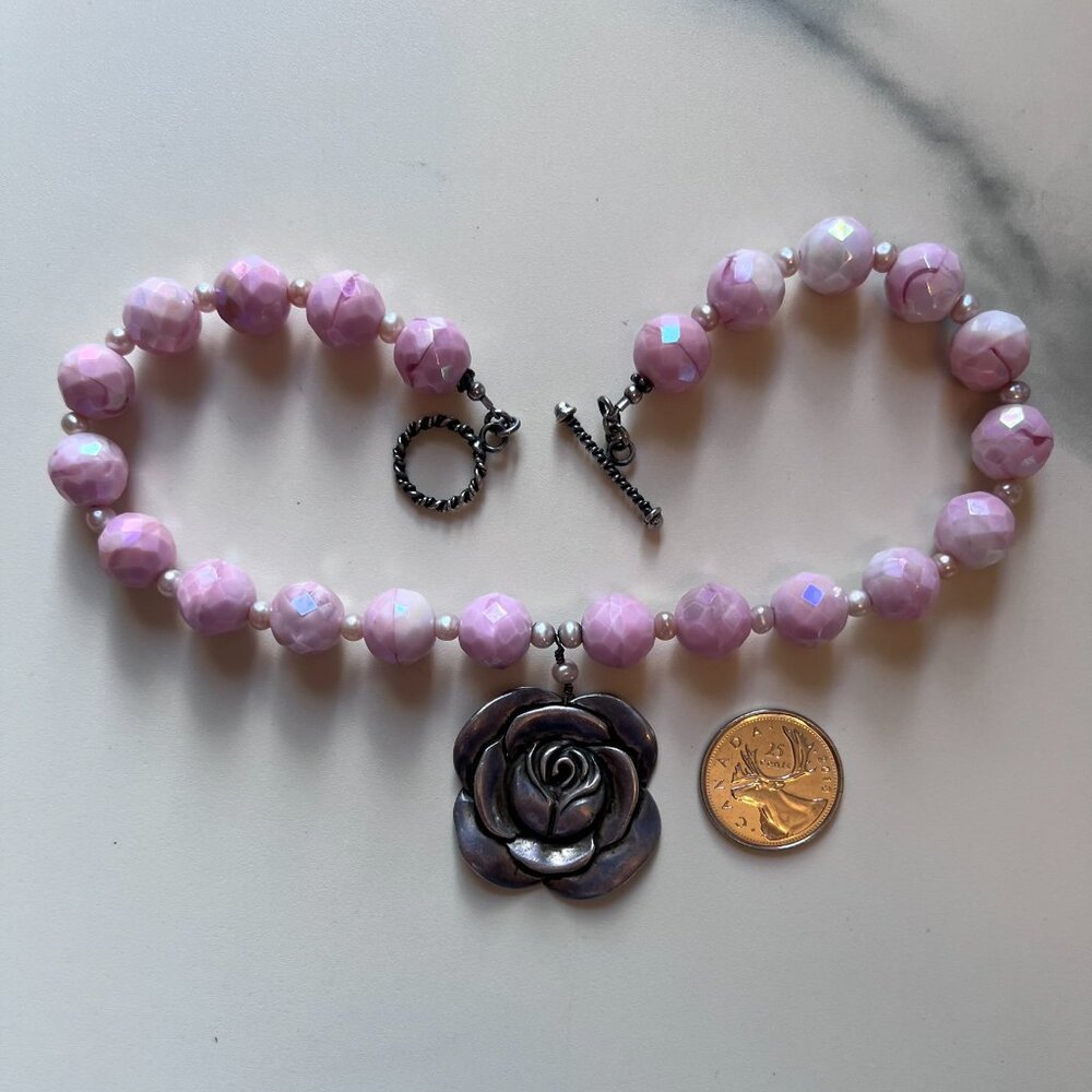 Stunning Silver Rose Pendant on Vintage 1960s Beads + Freshwater Pearls Necklace - Picture 13 of 13